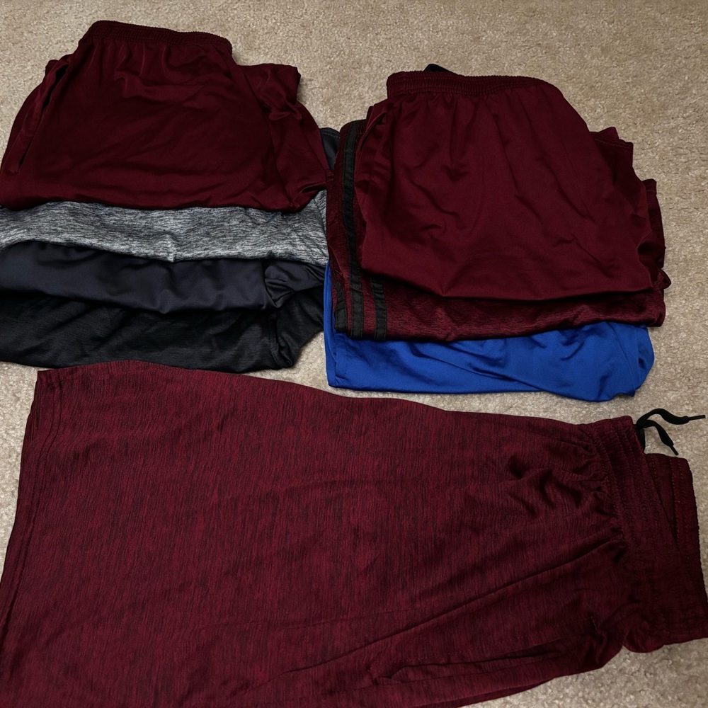 Essentials shorts - Picture 2 of 4